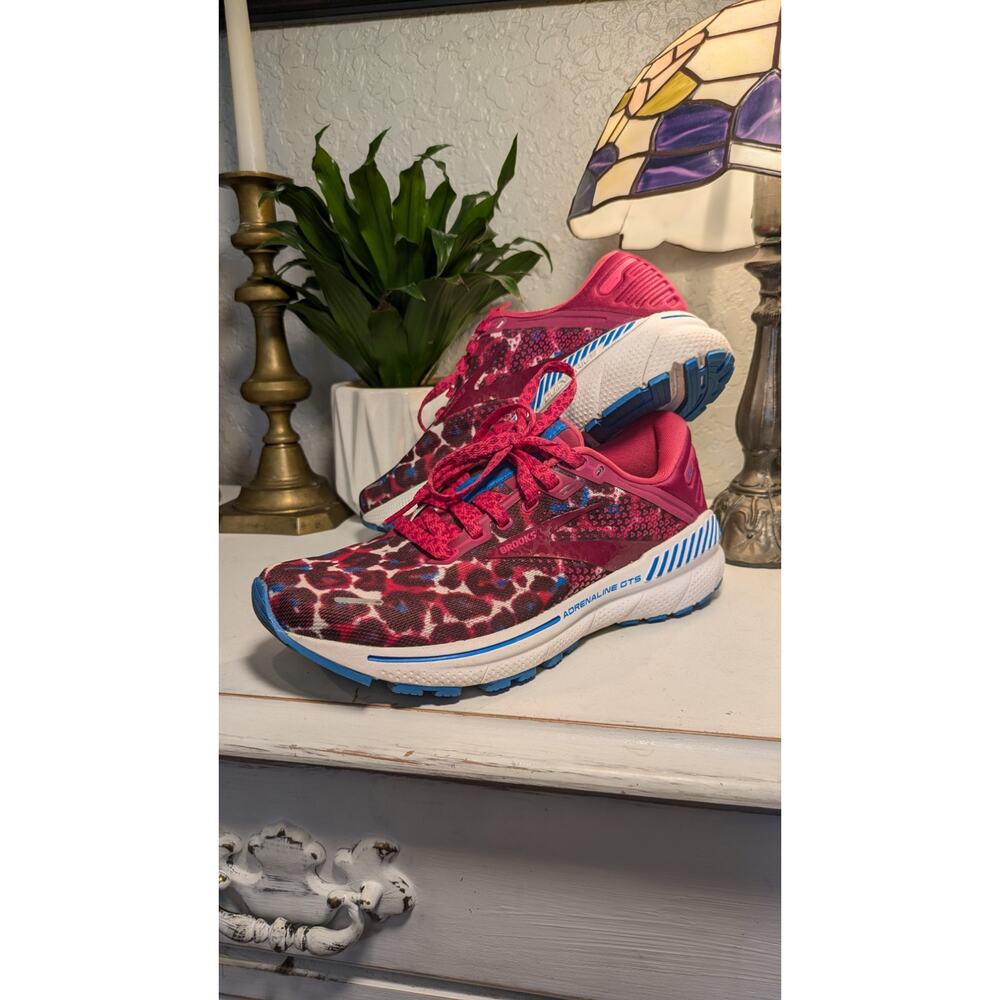 Women's Brooks Adrenaline GTS22 Running Shoes